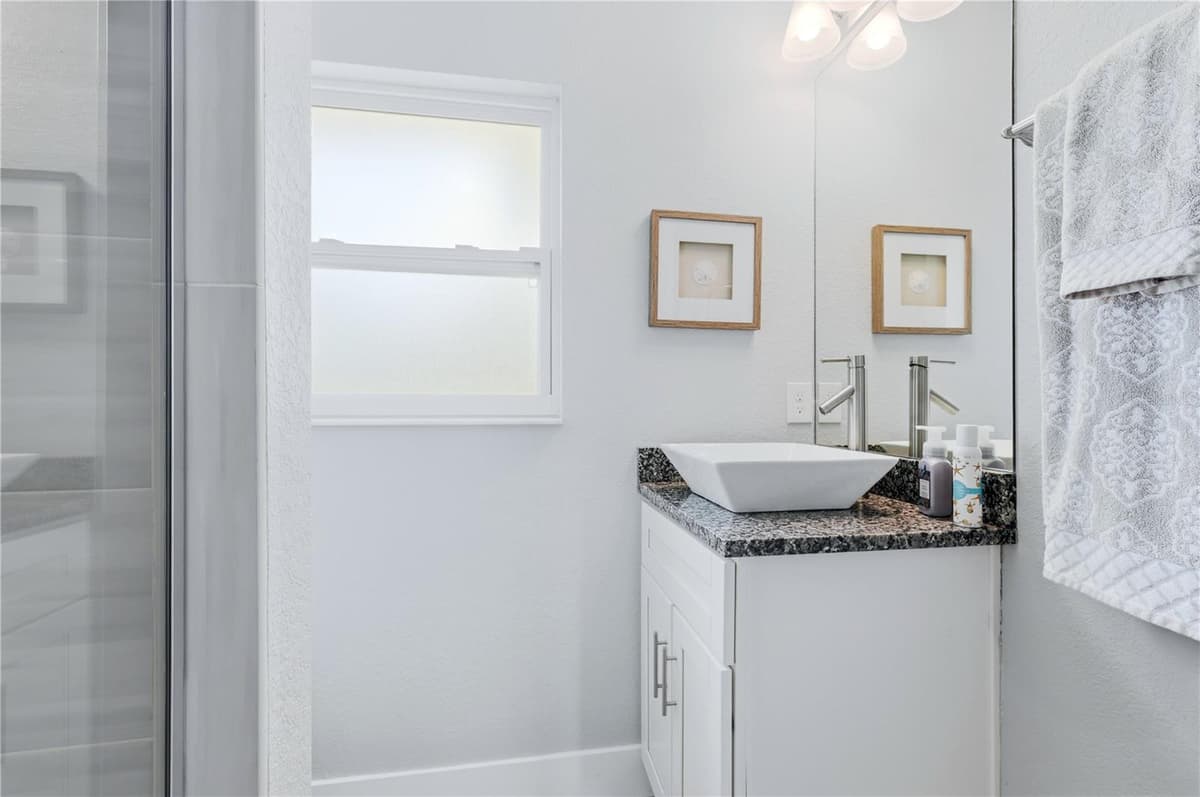 712 POINSETTIA AVENUE — photo 33 of 44