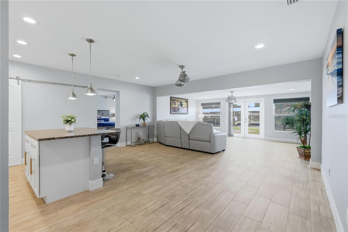 712 POINSETTIA AVENUE — photo 12 of 44