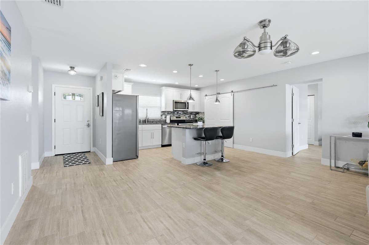 712 POINSETTIA AVENUE — photo 18 of 44