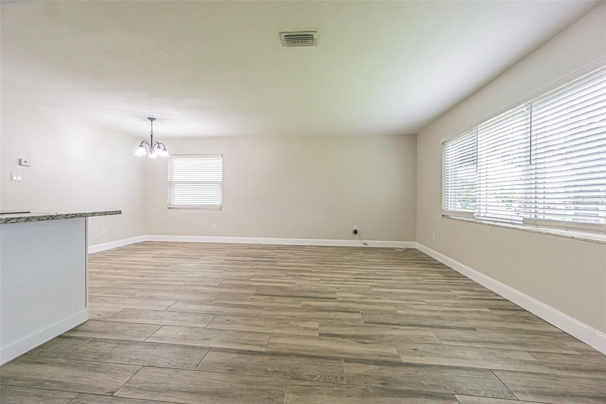 925 CEDARWOOD AVENUE — photo 7 of 25
