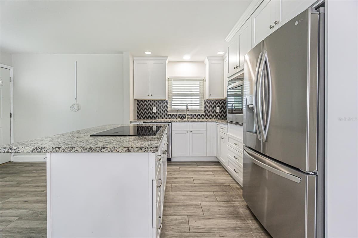 925 CEDARWOOD AVENUE — photo 11 of 25