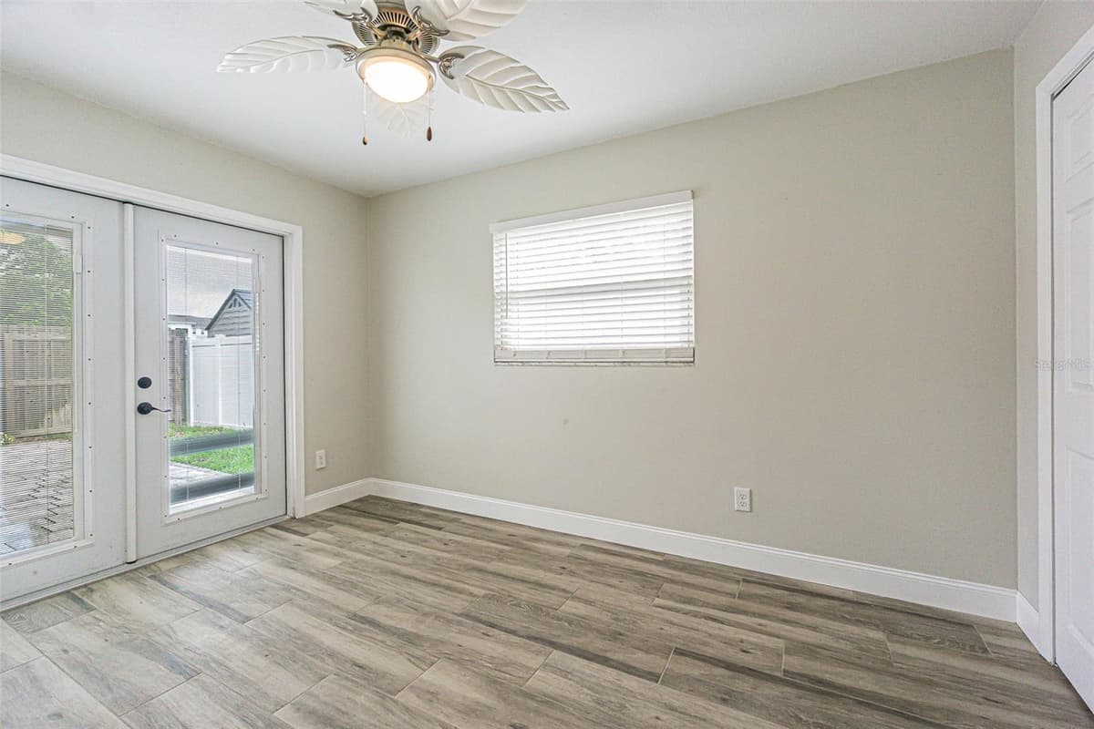 925 CEDARWOOD AVENUE — photo 14 of 25