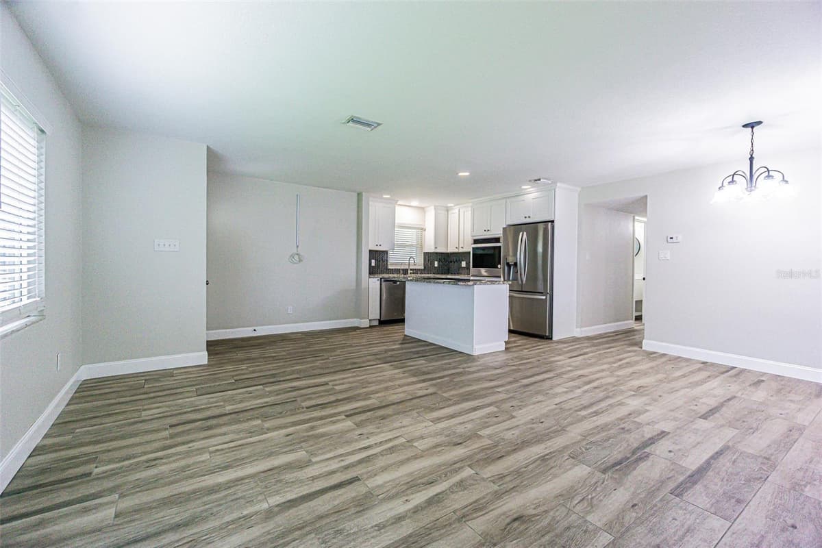 925 CEDARWOOD AVENUE — photo 6 of 25