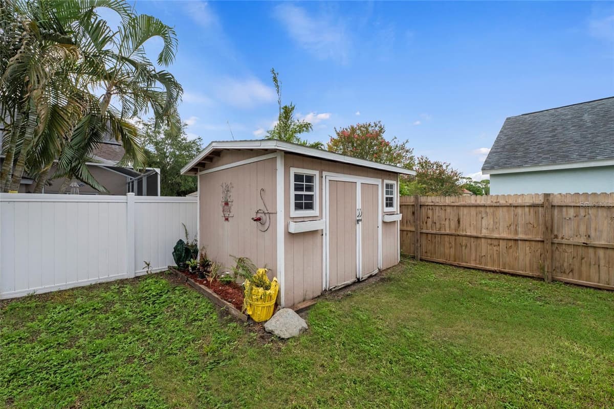 7020 49TH PLACE — photo 33 of 40
