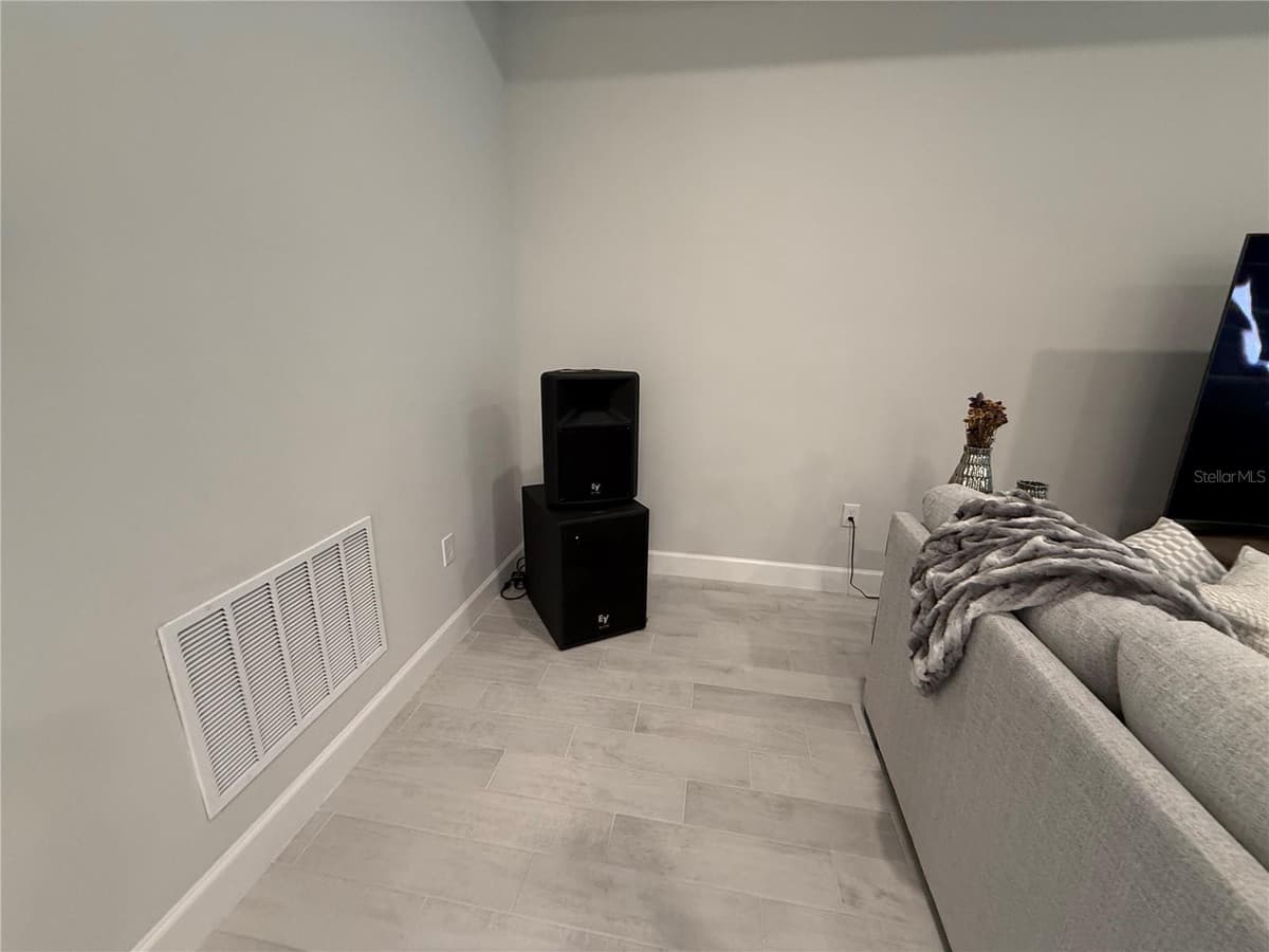 1490 BEACON DRIVE — photo 23 of 24