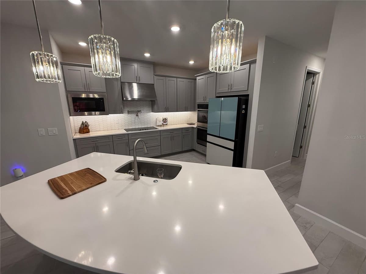1490 BEACON DRIVE — photo 8 of 24