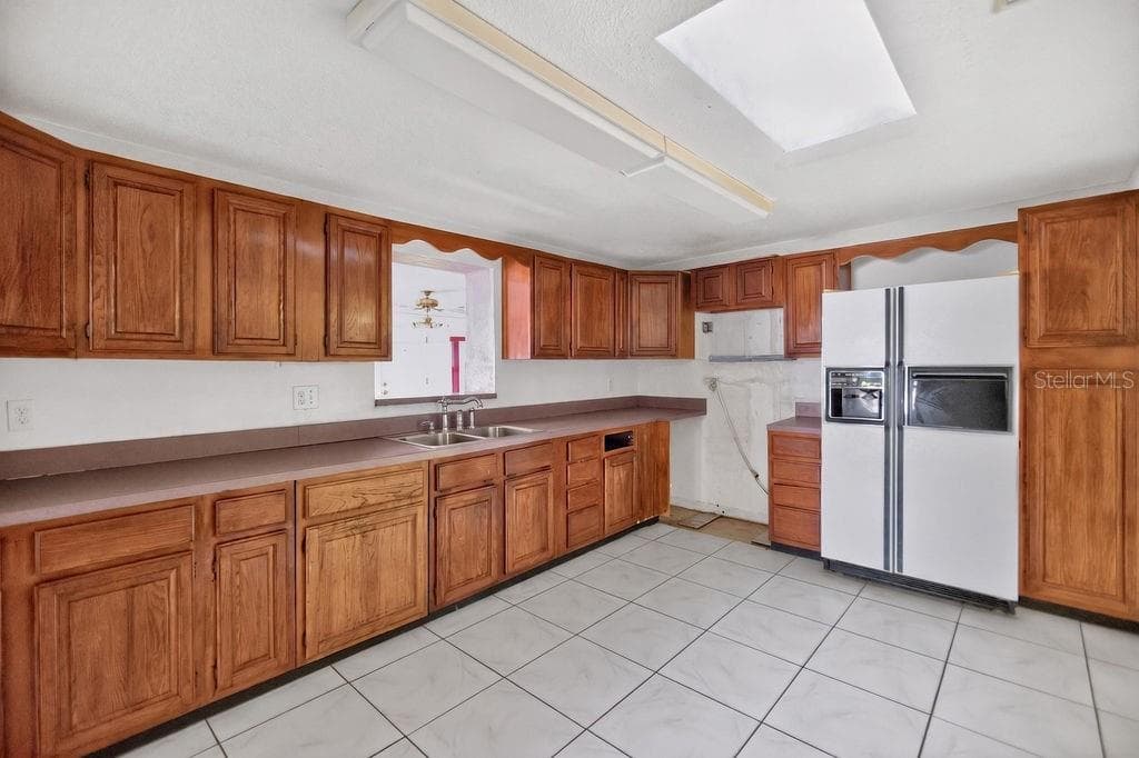 421 FREDERICK AVENUE — photo 5 of 33