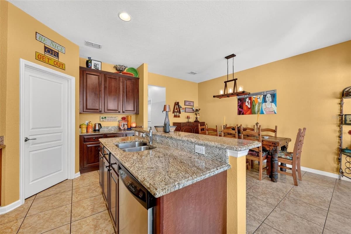 12914 VENNETTA WAY — photo 15 of 49