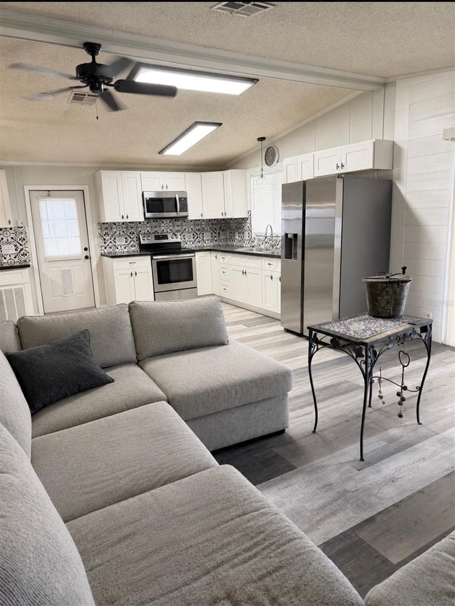 3107 IDA DRIVE — photo 5 of 19