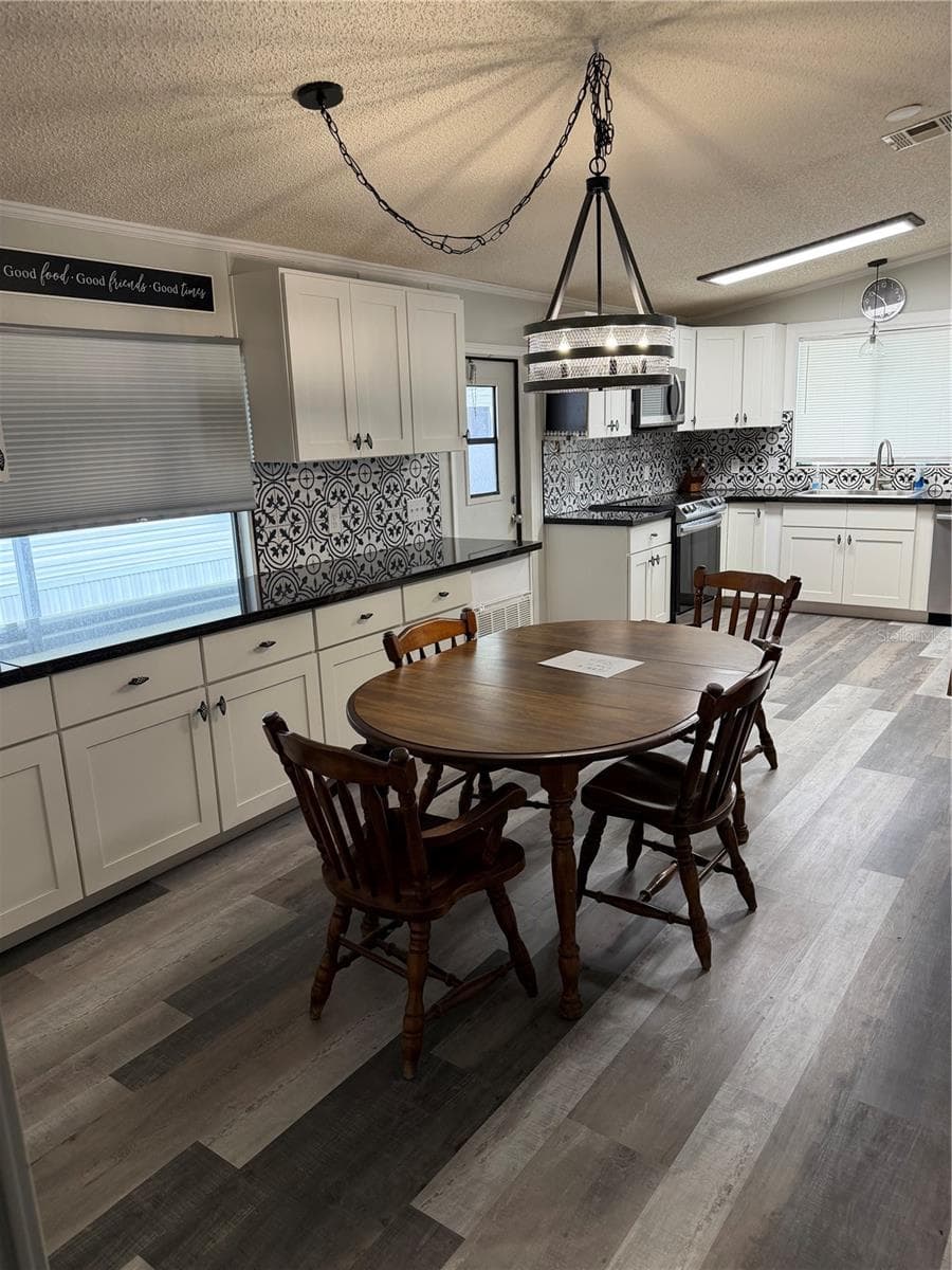 3107 IDA DRIVE — photo 3 of 19
