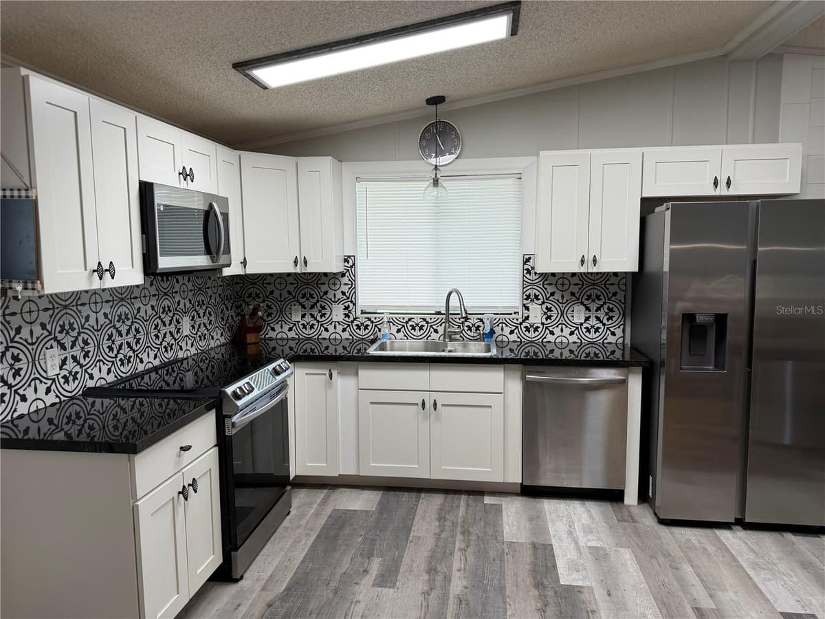 3107 IDA DRIVE — photo 2 of 19