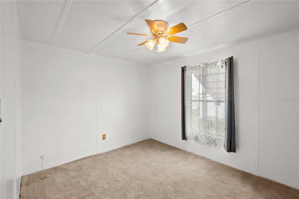 5318 ASTRID DRIVE — photo 16 of 33