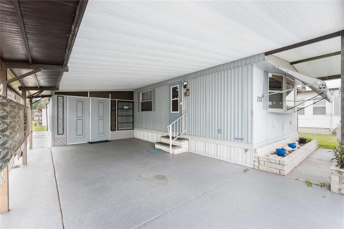 5318 ASTRID DRIVE — photo 5 of 33