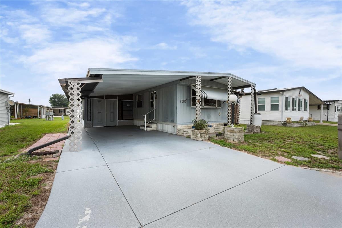 5318 ASTRID DRIVE — photo 1 of 33