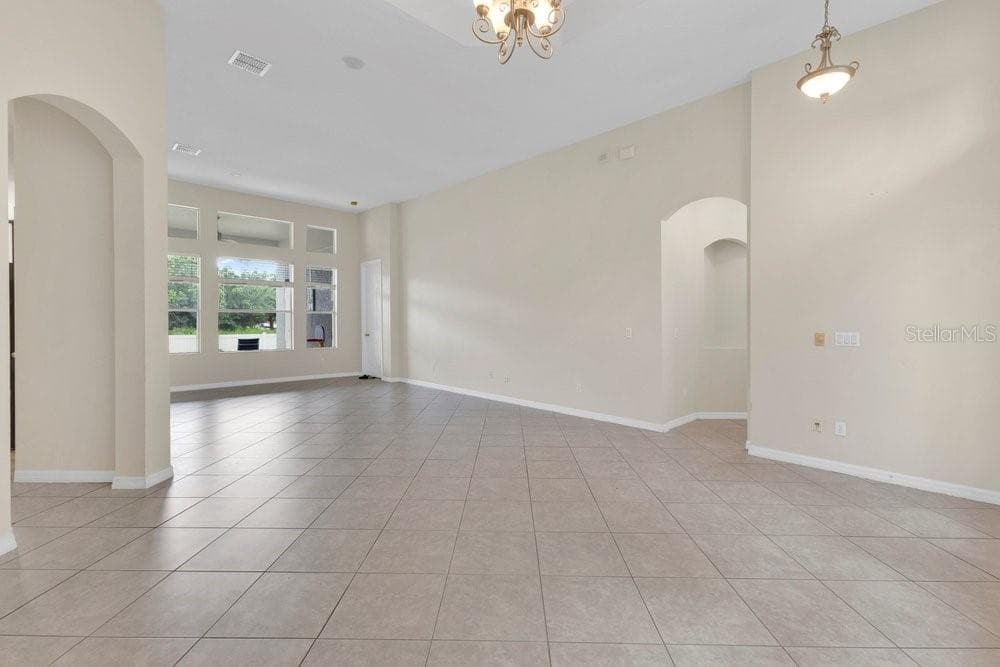 912 HIRE CIRCLE — photo 13 of 30
