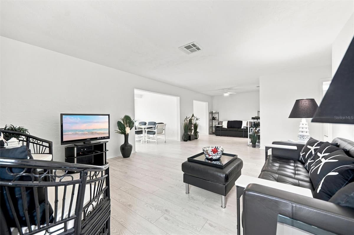 3626 MEDFORD LANE — photo 11 of 68