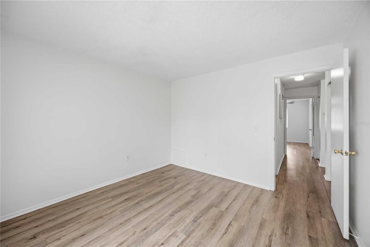 2752 HIDDEN LAKE BOULEVARD — photo 16 of 29