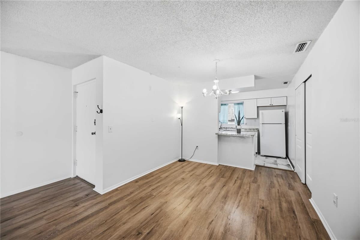 2752 HIDDEN LAKE BOULEVARD — photo 8 of 29