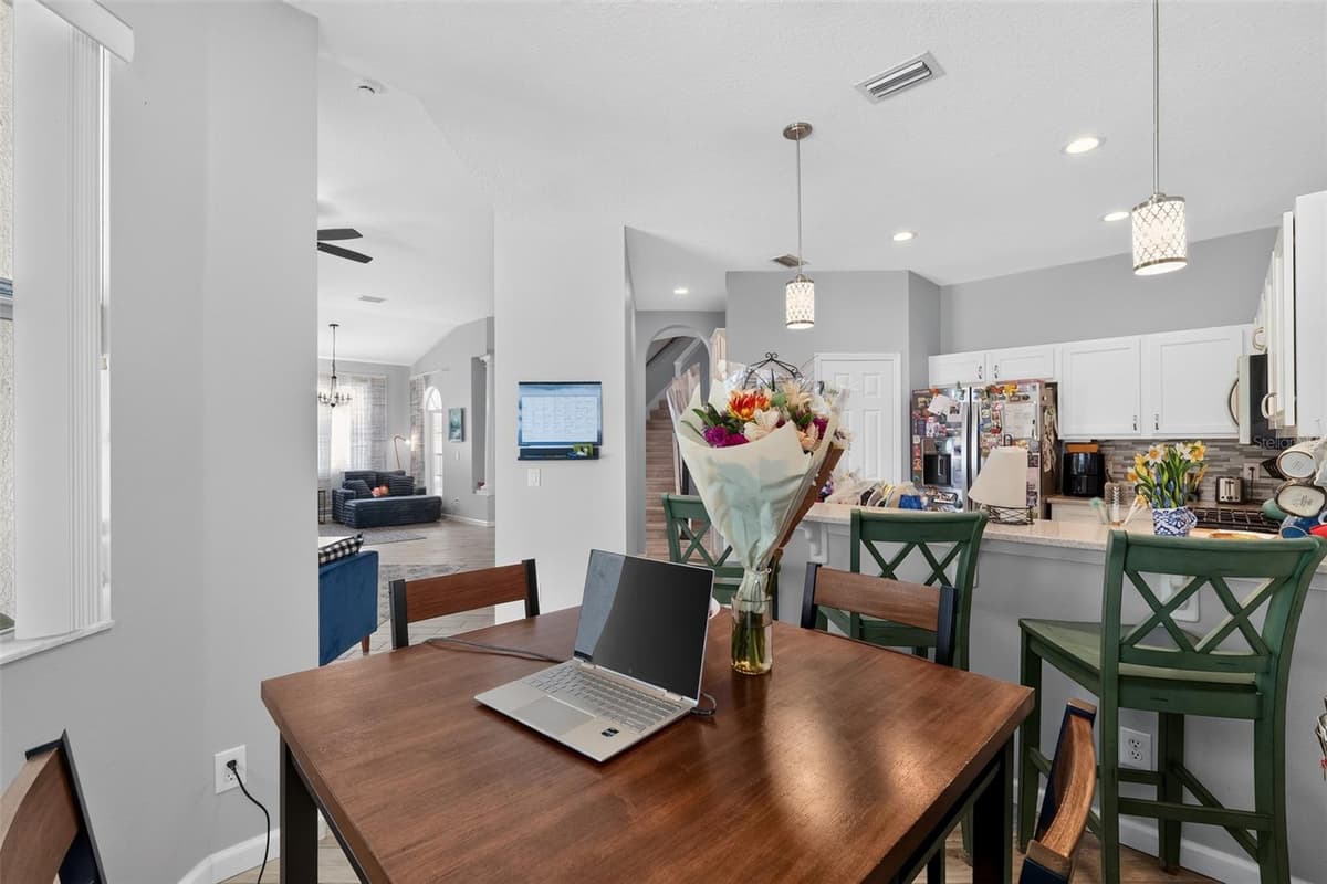 304 CALABAY PARC BOULEVARD — photo 14 of 36