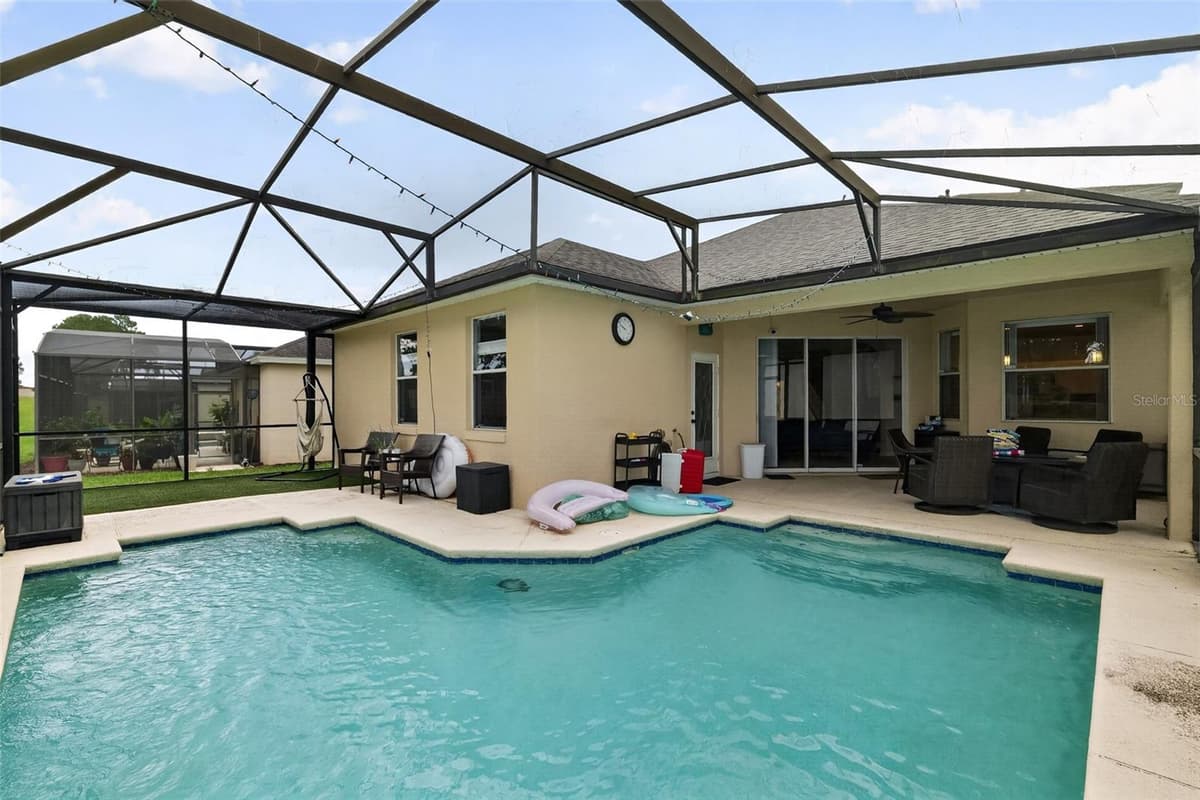 304 CALABAY PARC BOULEVARD — photo 6 of 36
