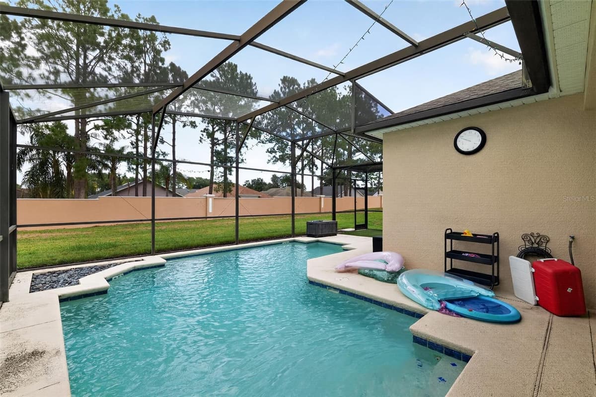 304 CALABAY PARC BOULEVARD — photo 7 of 36