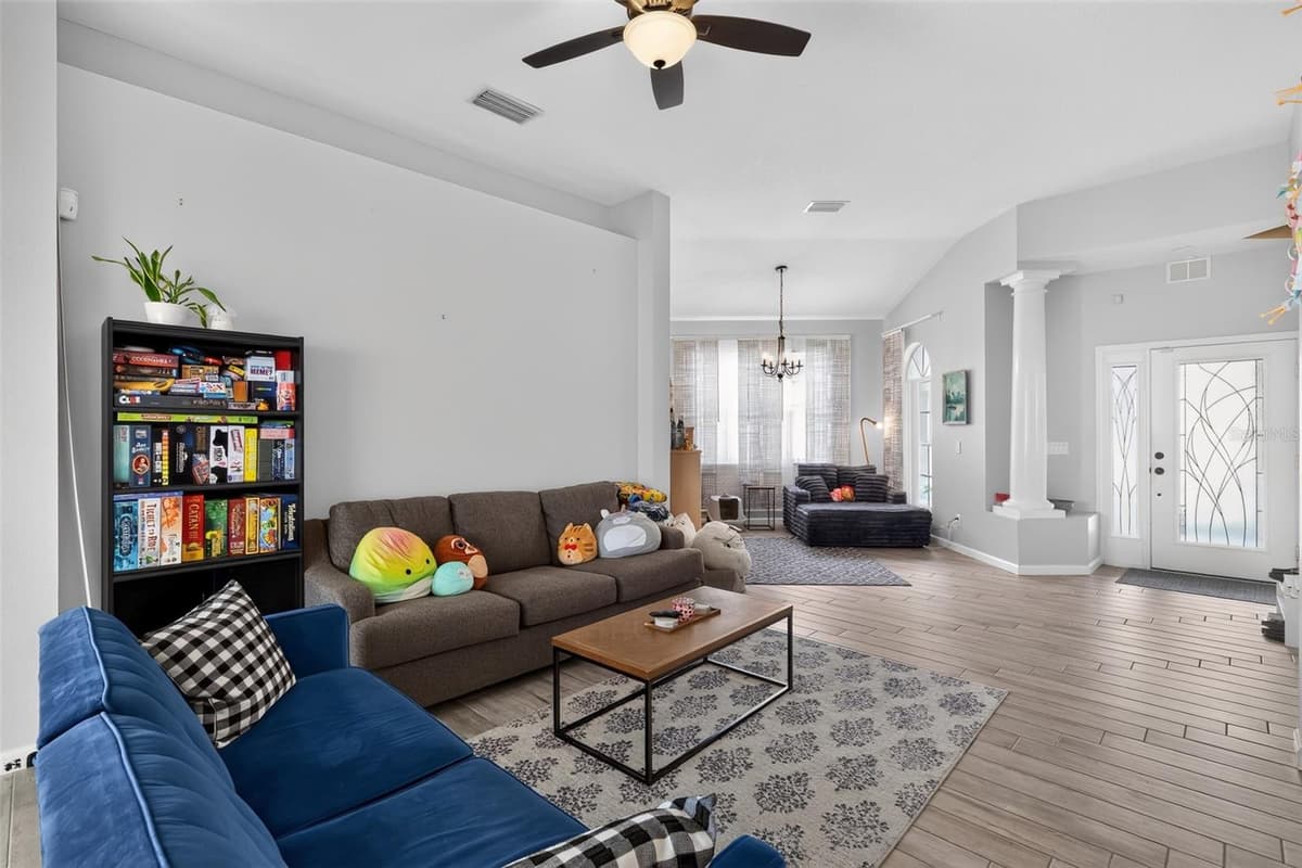 304 CALABAY PARC BOULEVARD — photo 10 of 36