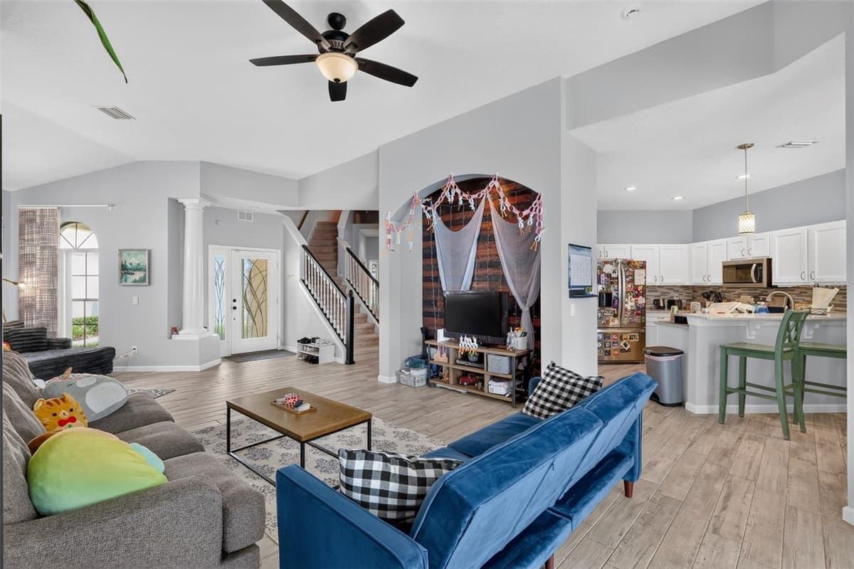 304 CALABAY PARC BOULEVARD — photo 8 of 36