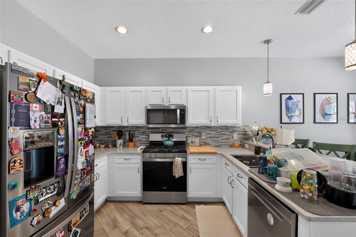 304 CALABAY PARC BOULEVARD — photo 12 of 36