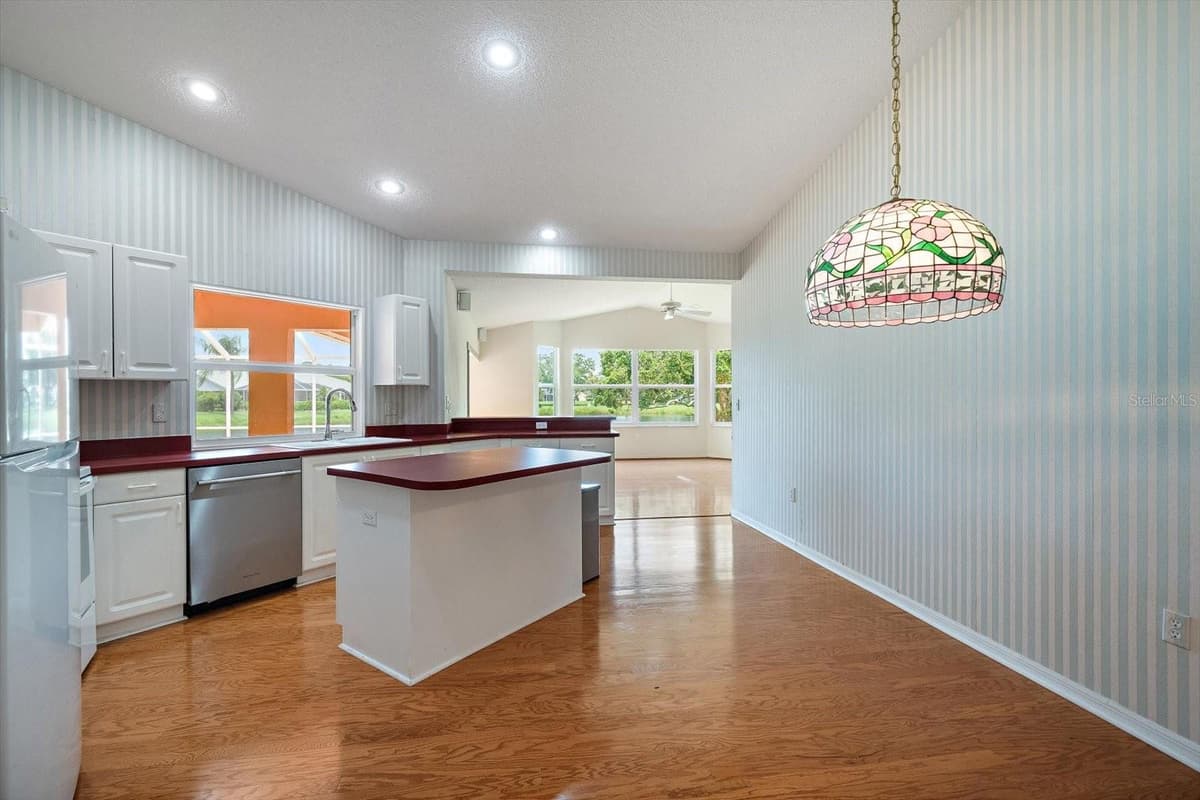 9539 HAWKSMOOR LANE — photo 5 of 34