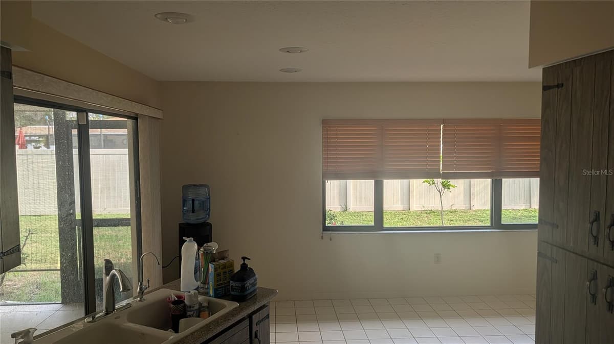 3720 PIN OAKS STREET — photo 4 of 15