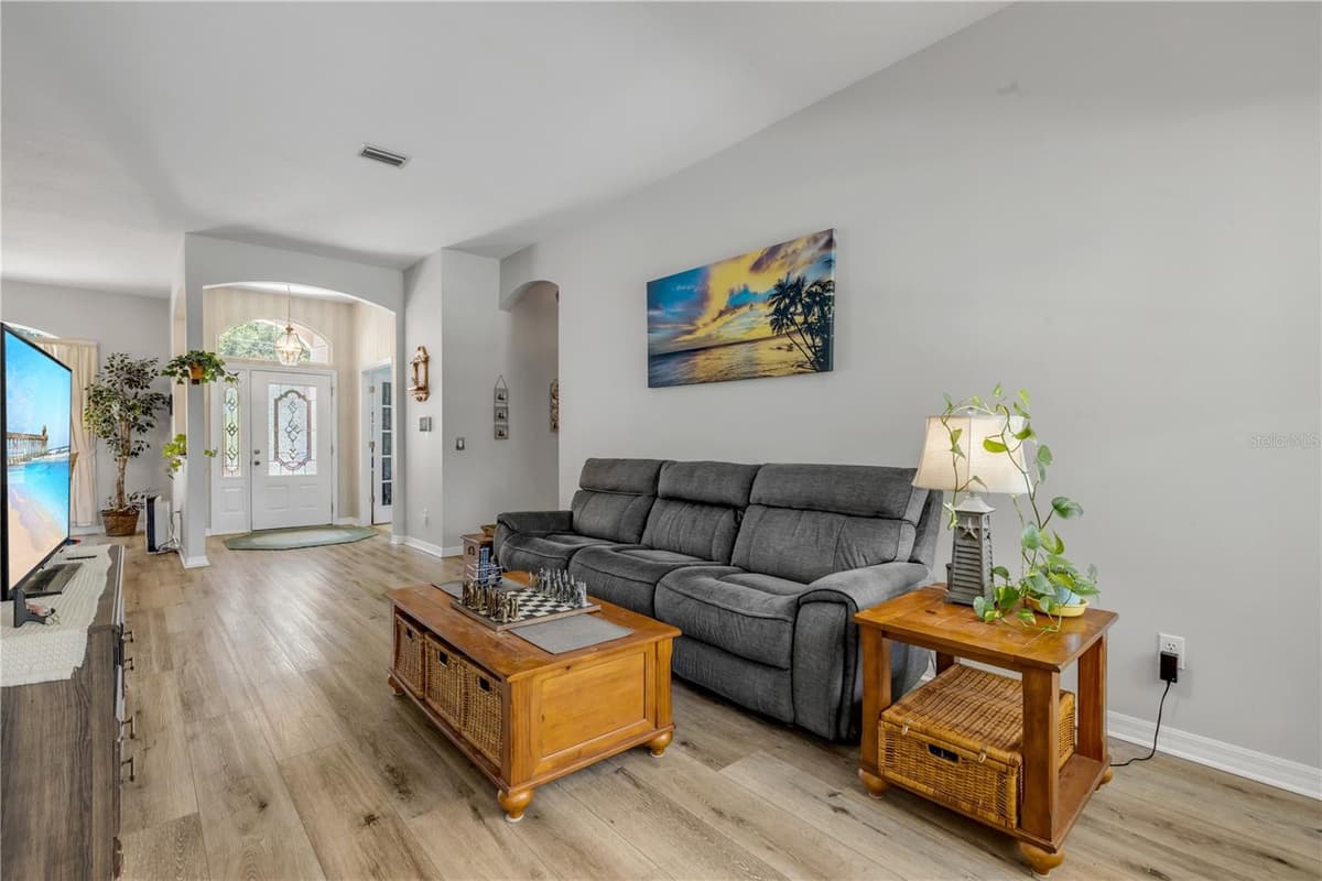 1 WELLINGTON DRIVE — photo 11 of 57