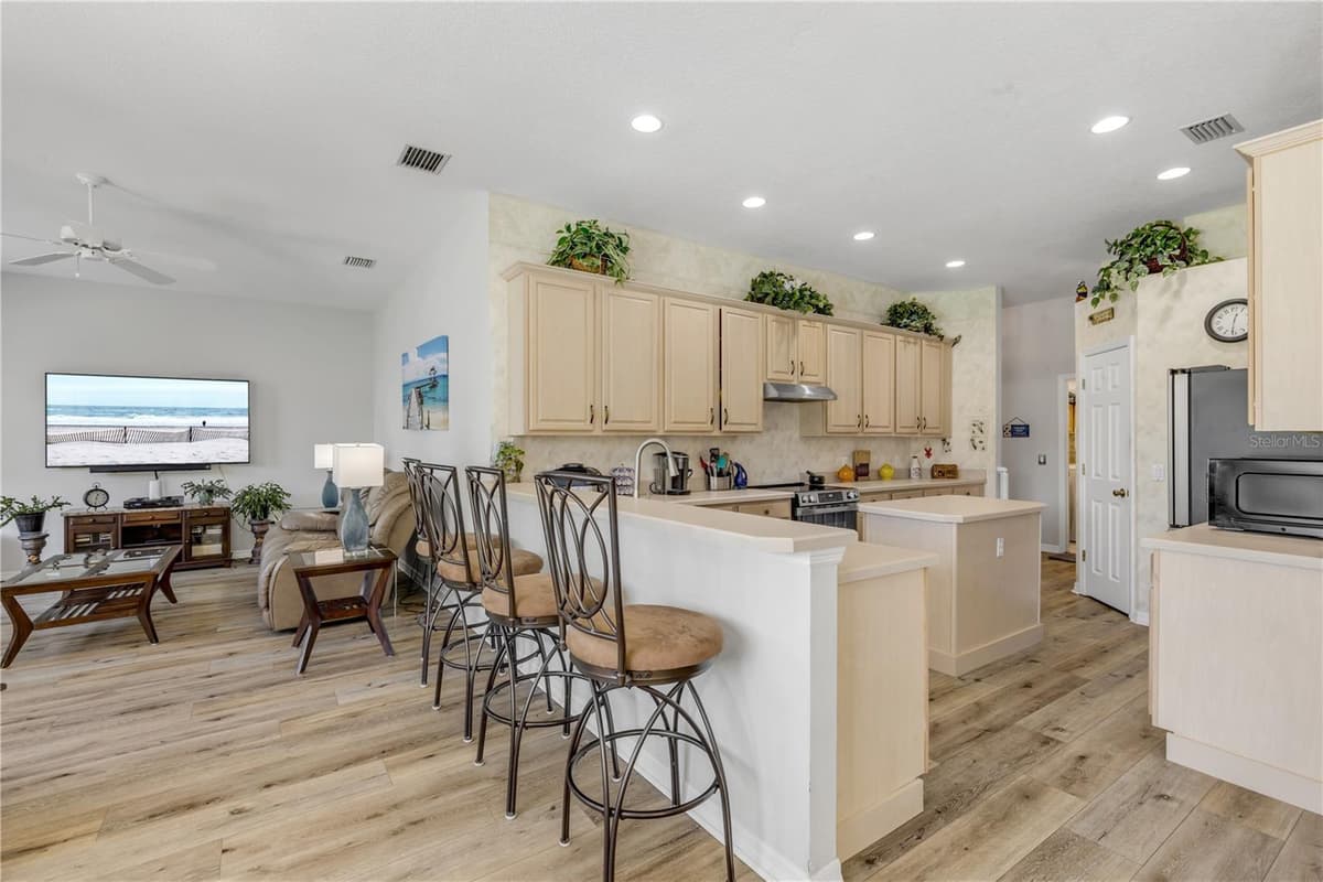 1 WELLINGTON DRIVE — photo 12 of 57