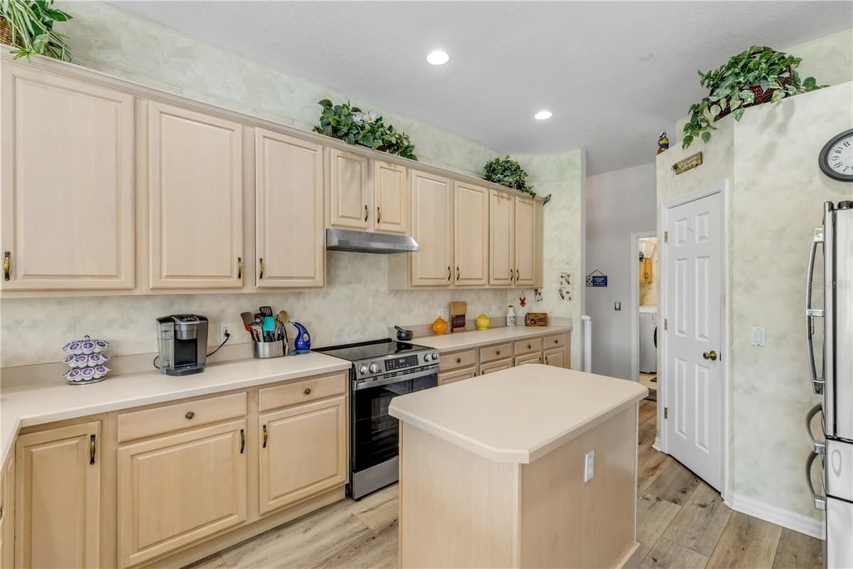 1 WELLINGTON DRIVE — photo 14 of 57
