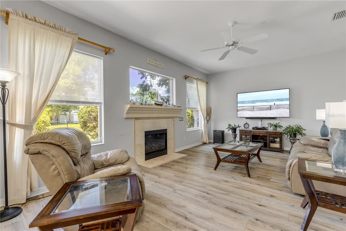 1 WELLINGTON DRIVE — photo 21 of 57