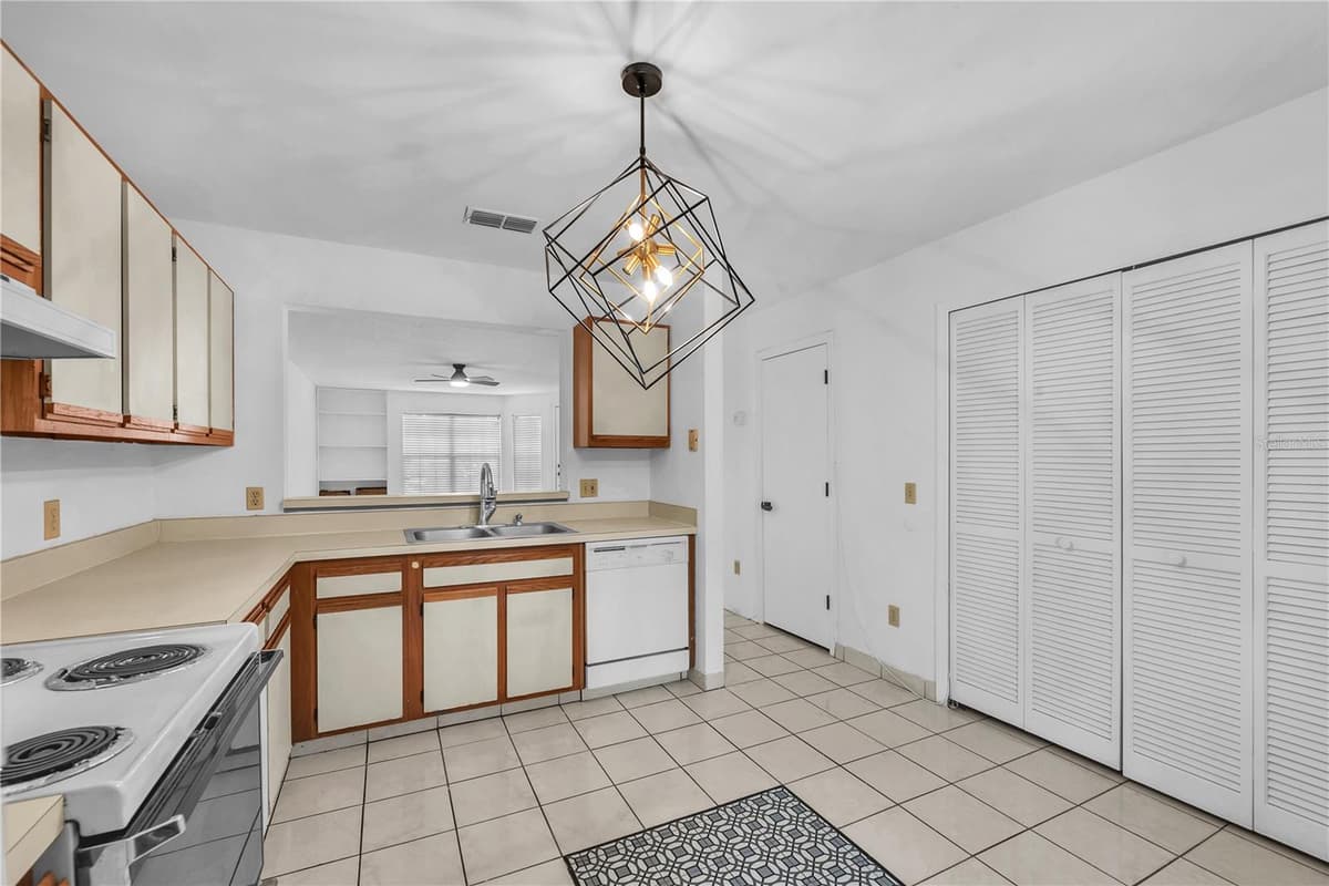 5100 BURCHETTE ROAD — photo 9 of 29