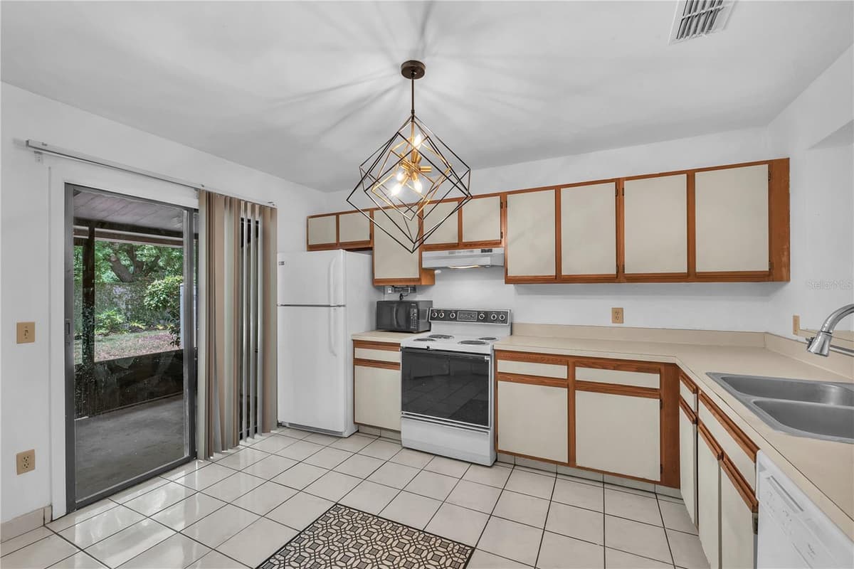 5100 BURCHETTE ROAD — photo 11 of 29