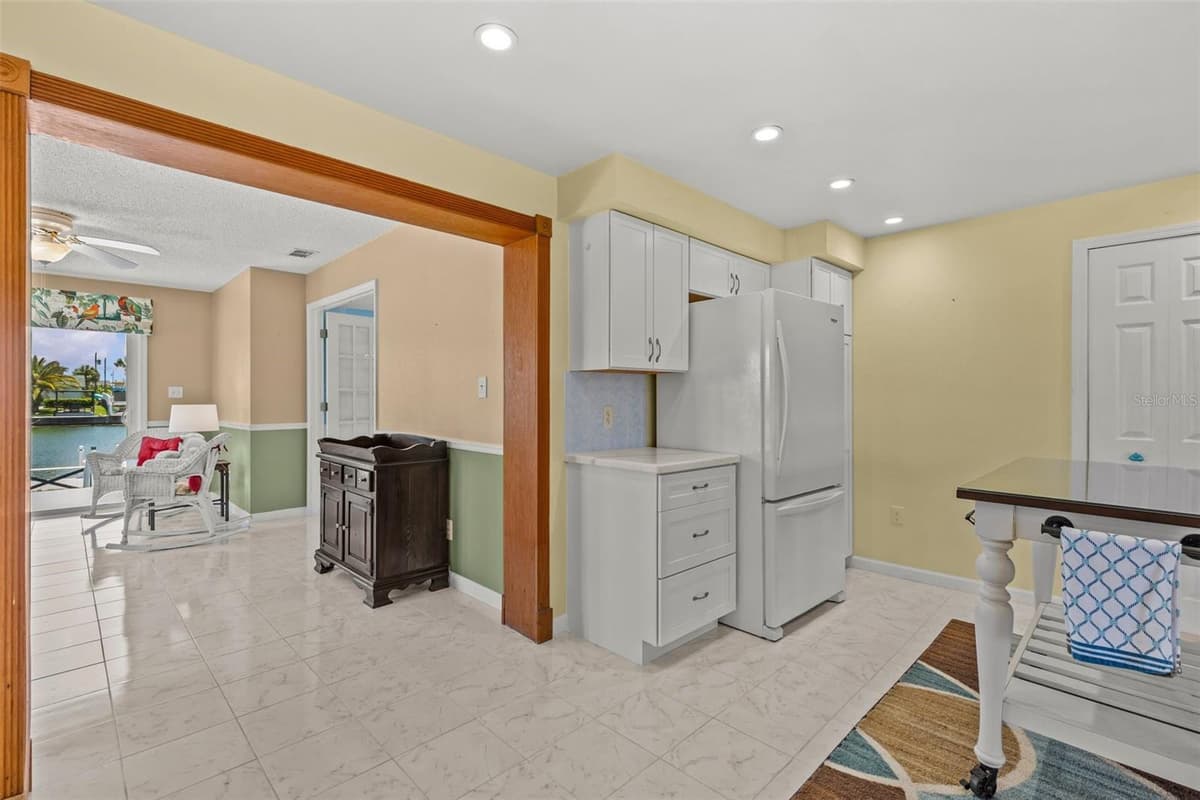 3388 OLEANDER DRIVE — photo 21 of 47
