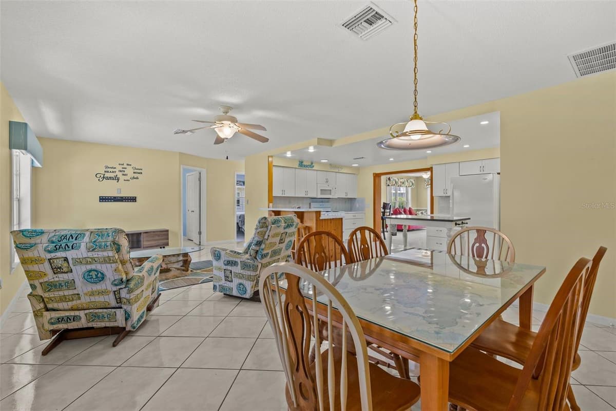 3388 OLEANDER DRIVE — photo 13 of 47