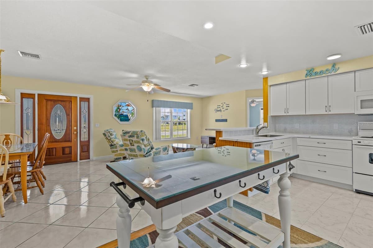 3388 OLEANDER DRIVE — photo 17 of 47