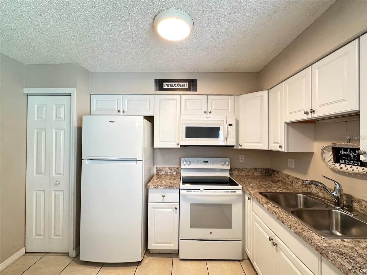 21150 GERTRUDE AVENUE — photo 8 of 21