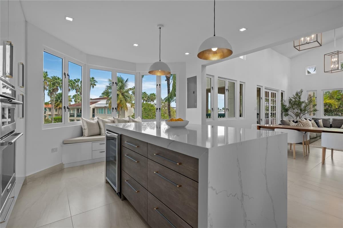 86 LAKESIDE VILLAS — photo 5 of 25