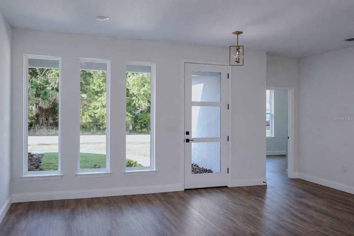 21 LAMAR LANE — photo 8 of 39