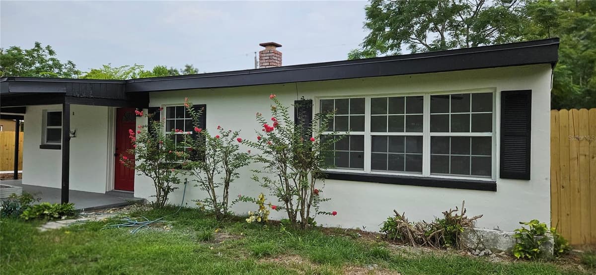 1304 HILLCREST DRIVE — photo 1 of 21
