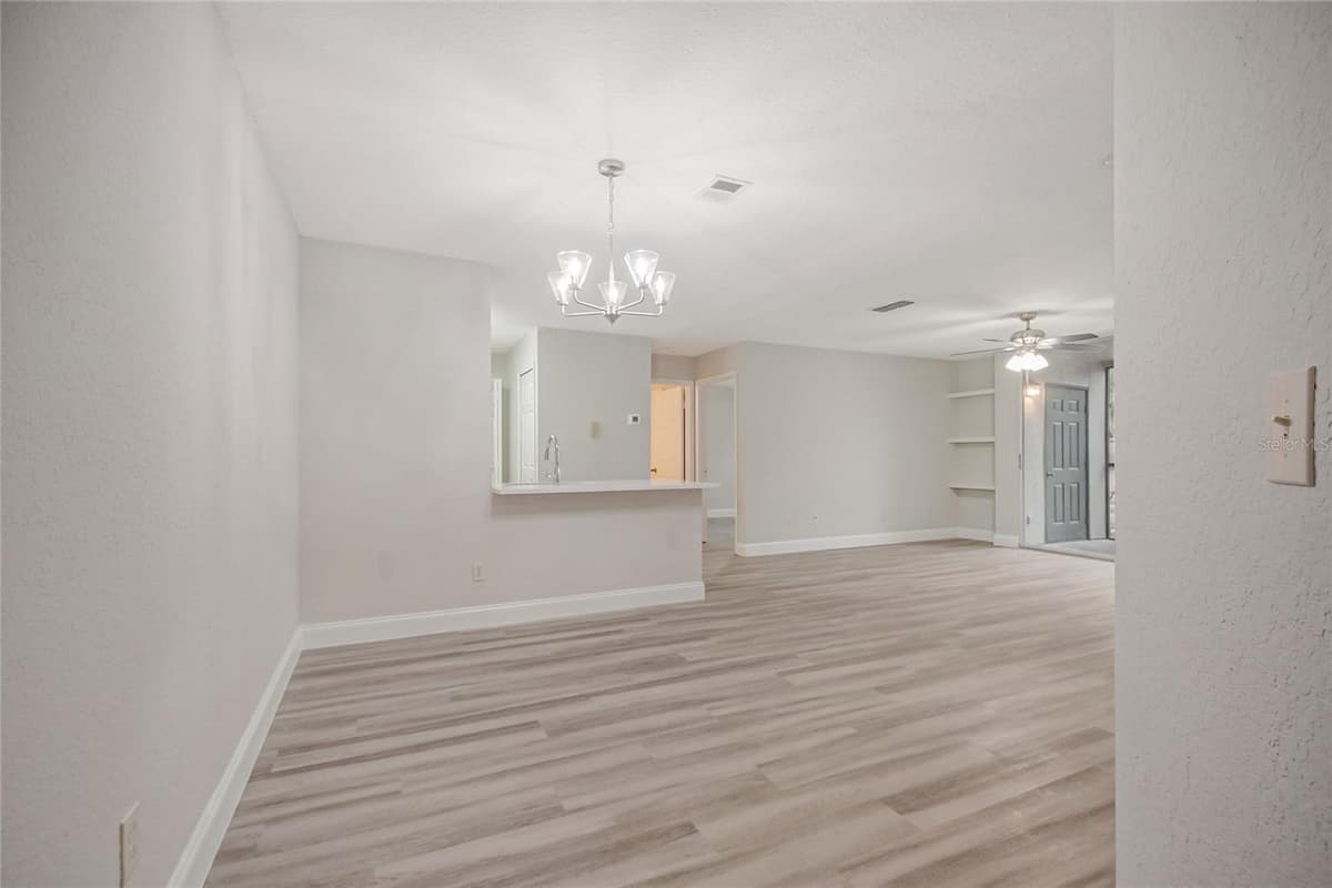 7511 SEURAT STREET — photo 4 of 38