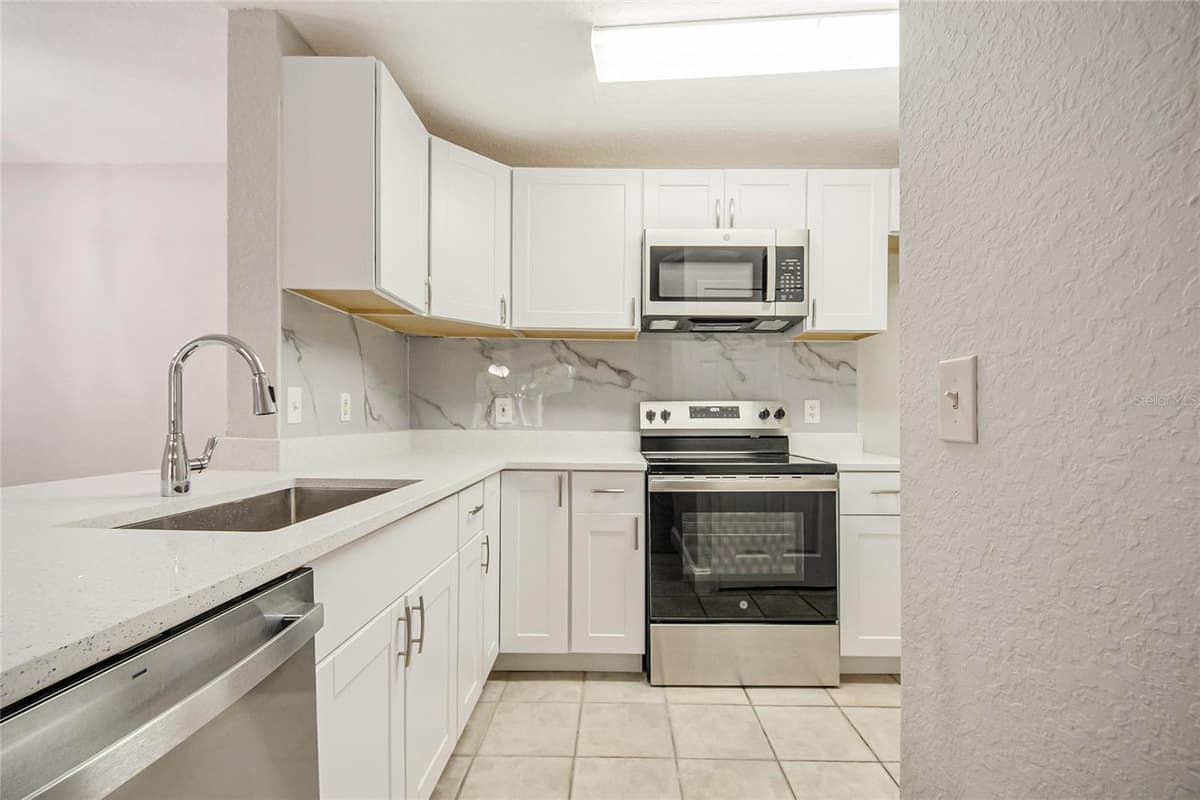 7511 SEURAT STREET — photo 11 of 38