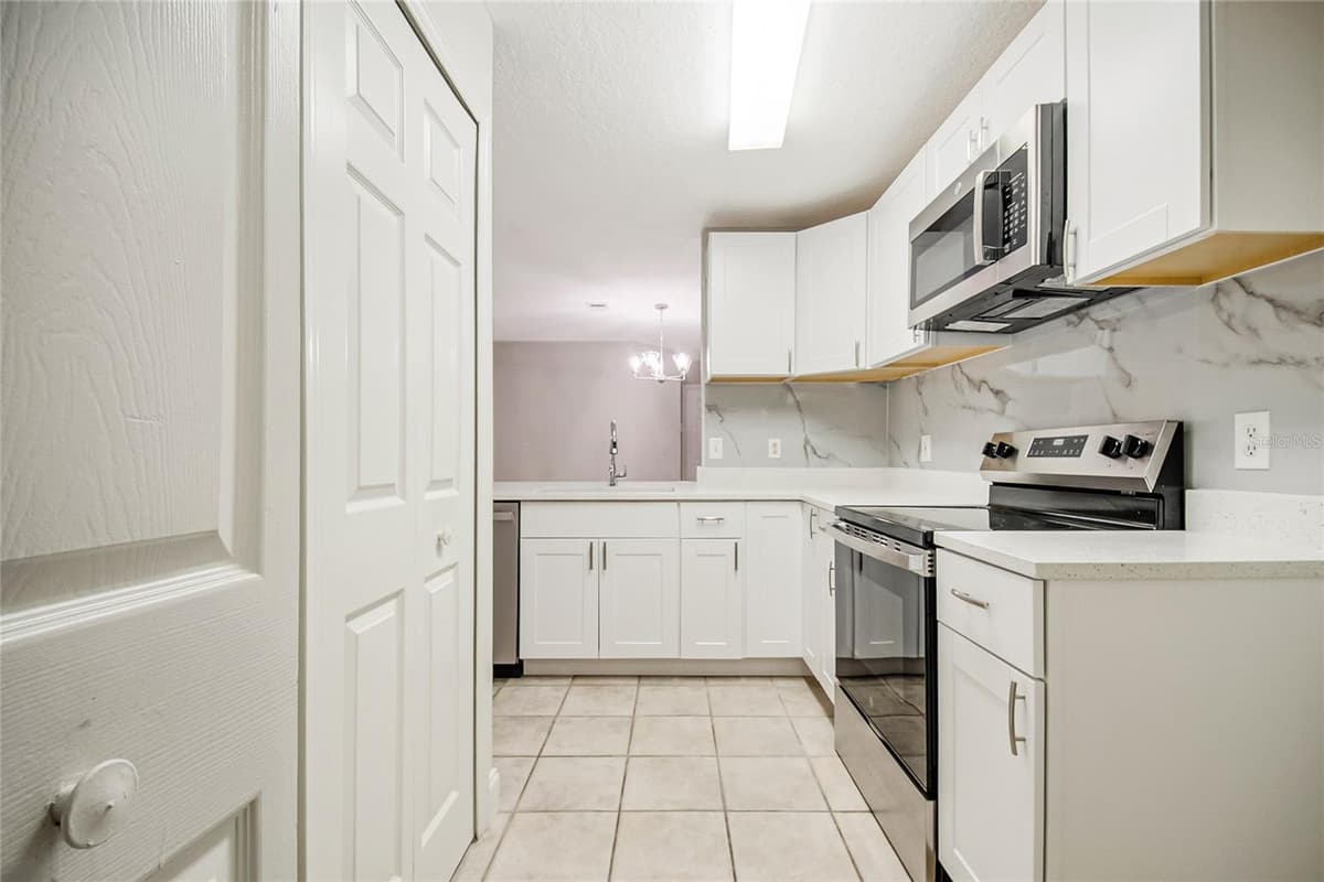 7511 SEURAT STREET — photo 12 of 38
