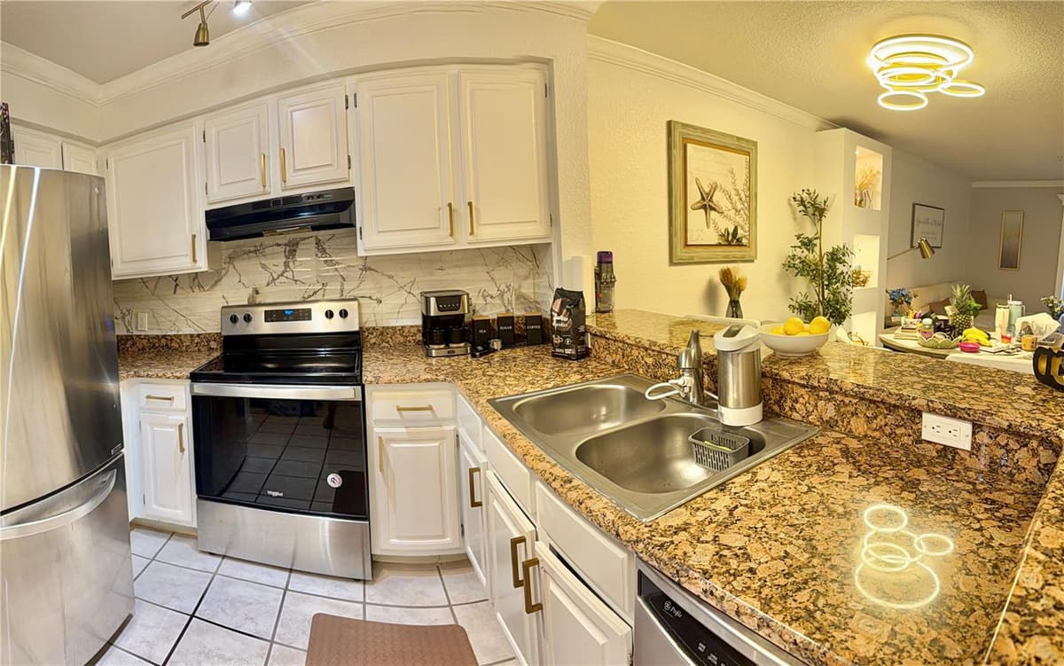 14049 FAIRWAY ISLAND DRIVE — photo 8 of 25