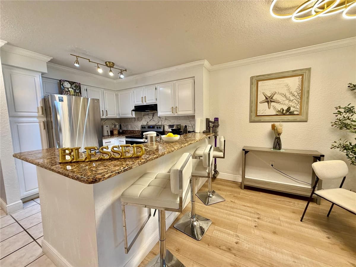 14049 FAIRWAY ISLAND DRIVE — photo 11 of 25