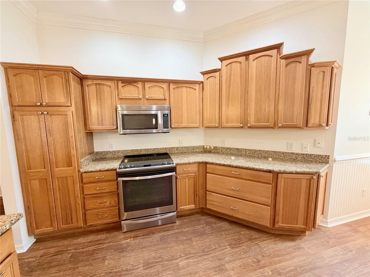 2542 FLINTSHIRE AVENUE — photo 5 of 47