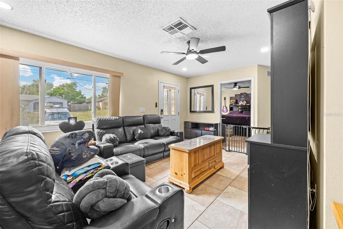 10196 HEATHCLIFF STREET — photo 7 of 32